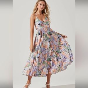 Blythe floral pleated Plisse midi dress by ASTR the label size Large